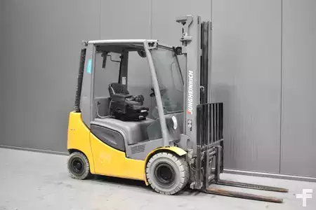 Dieselový VZV 2017  Jungheinrich DFG 320 s (1)