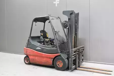 Elektryczne 4-kołowe 1999  Linde E 25 (1)
