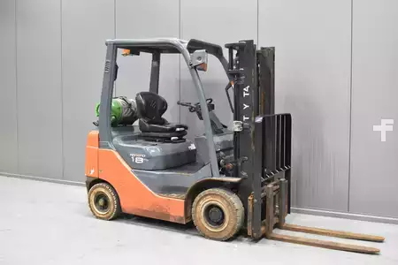 Gázüzemű targoncák 2019  Toyota 02-8FGF18 (1)