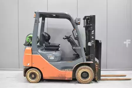 Gázüzemű targoncák 2019  Toyota 02-8FGF18 (3)