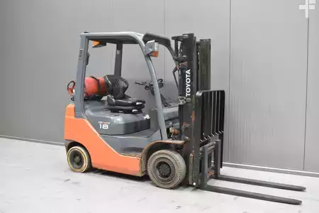 Gázüzemű targoncák 2019  Toyota 02-8FGF18 (1)