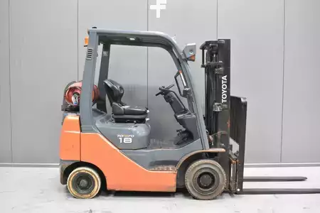 Gázüzemű targoncák 2019  Toyota 02-8FGF18 (3)