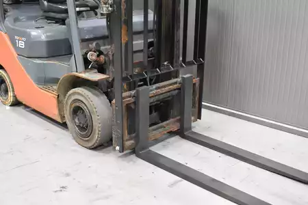 Gázüzemű targoncák 2019  Toyota 02-8FGF18 (6)