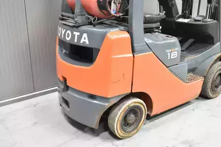 Gázüzemű targoncák 2019  Toyota 02-8FGF18 (8)
