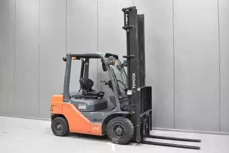 Carretilla elevadora diésel 2018  Toyota 02-8FDF25 (1)