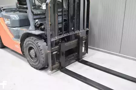 Carretilla elevadora diésel 2018  Toyota 02-8FDF25 (6)
