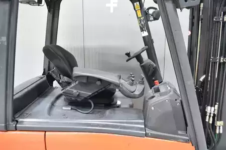 4-wiel elektrische heftrucks 2013  Linde E 16 PH - 01 (5)