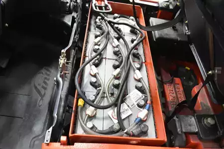 3-wiel elektrische heftrucks 2013  Linde E 12 - 01 (11)