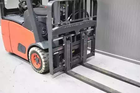 3-wiel elektrische heftrucks 2013  Linde E 12 - 01 (6)