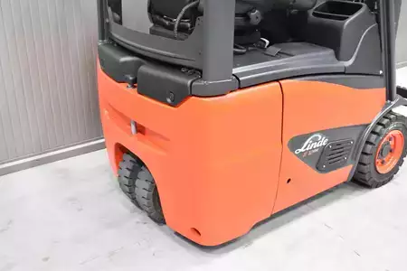 3-wiel elektrische heftrucks 2014  Linde E 12 - 02 (8)
