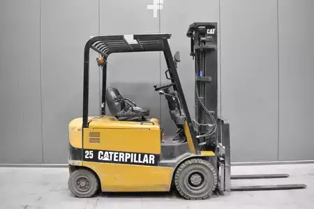 Elektro čtyřkolový VZV 2006  CAT Lift Trucks EP 25 K-PAC (3)