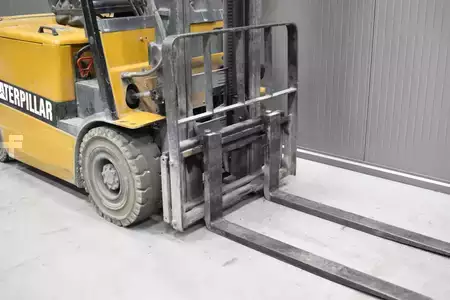 Elektro čtyřkolový VZV 2006  CAT Lift Trucks EP 25 K-PAC (6)