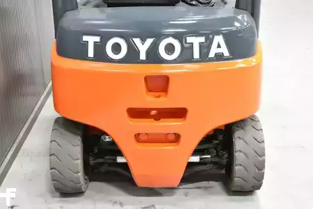 Sähkö - 4 pyör 2016  Toyota 8FBM16T (9)