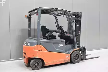 Chariots électriques à 4 roues 2016  Toyota 8FBMT35 (4)