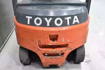 Chariots électriques à 4 roues 2016  Toyota 8FBMT35 (9)