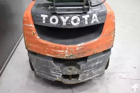 Chariots élévateurs GPL 2009  Toyota 02-8FGF30 (9)
