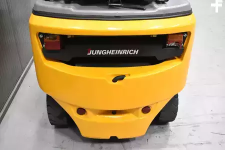 Treibgasstapler 2017  Jungheinrich TFG 320 (9)
