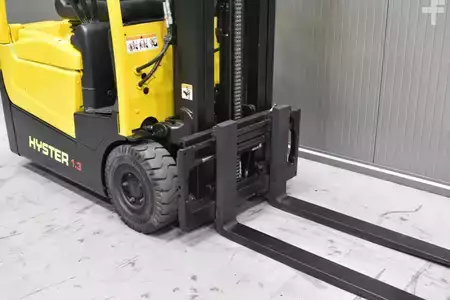 Carrelli elettrici 3 ruote 2012  Hyster A 1.3 XNT (6)