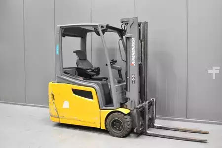 Carrelli elettrici 3 ruote 2017  Jungheinrich EFG 218 (1)