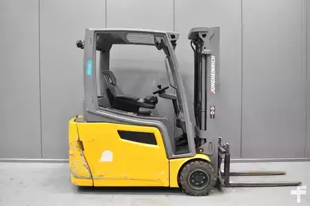 Carrelli elettrici 3 ruote 2017  Jungheinrich EFG 218 (3)