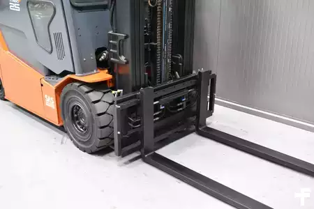 Elektrisk- 4 hjul 2019  Toyota 8FBMT25 (6)