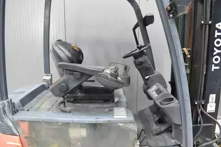 Elektro 4 Rad 2011  Toyota 8FBMT20 (5)