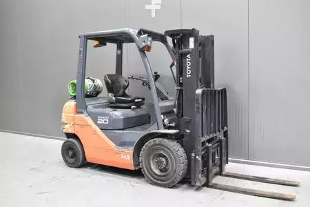 Carretilla elevadora GLP 2016  Toyota 02-8FGF20 (1)