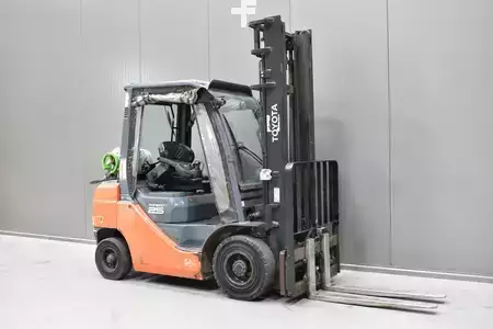 Wózki gazowe 2016  Toyota 06-8FG25F (1)