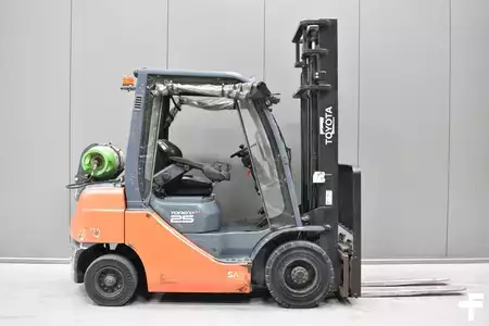 Wózki gazowe 2016  Toyota 06-8FG25F (3)