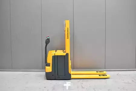 Stacker pedestre 2015  Jungheinrich EJD 220 (3)