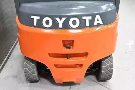 Eléctrico - 4 rodas 2014  Toyota 8FBMKT20 (9)