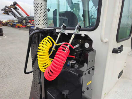 Terminálový traktor  Terberg YT220 (13)