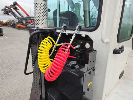 Terminálový traktor  Terberg YT220 (13)