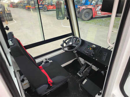 Terminálový traktor  Terberg YT220 (14)