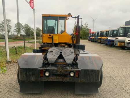 Tractor de arrastre 2000  Sisu TRX182A4L2C18 (8)