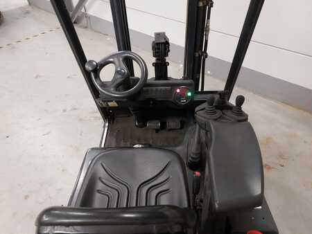 Compact Forklifts 2006  Linde E14-02 (9) 