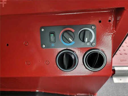 Terminálový traktor 2024  Terberg YT220 (12)