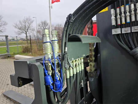 Carrelli elevatori diesel 2024  Kalmar DCG 160-12T (10)