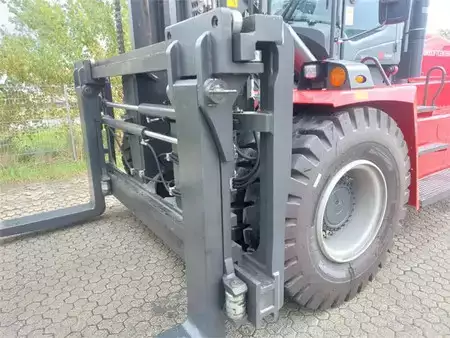 Carrelli elevatori diesel 2025  Kalmar DCG250-12 (9)