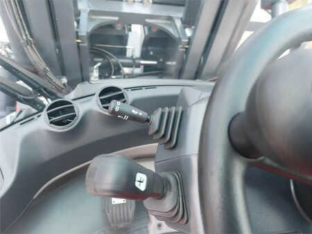 Dieseltrukki 2025  Kalmar DCG330-12 (21)