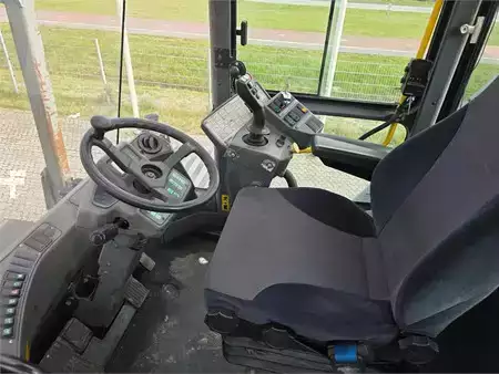Reachstacker 2011  Kalmar DRF400-60C5 (17)