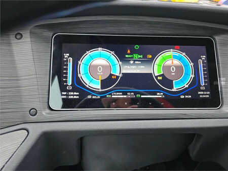 Terminálový traktor  WESTWELL E-Truck S2 (13)