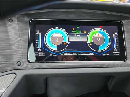 Terminálový traktor  WESTWELL E-Truck S2 (13)