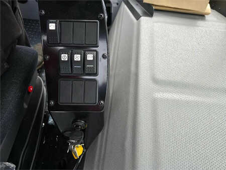 Terminálový traktor  MAFI R336 4x4 (22)