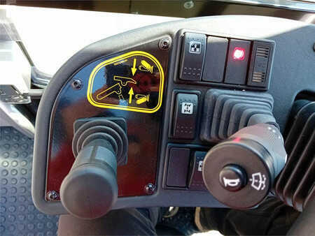 Terminálový traktor  MAFI R336 4x4 (23)
