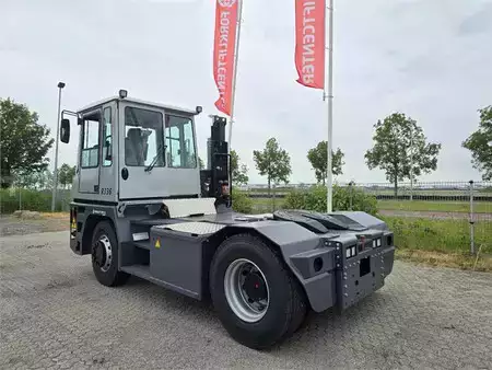 Trator de terminal  MAFI R336 4x4 (13)