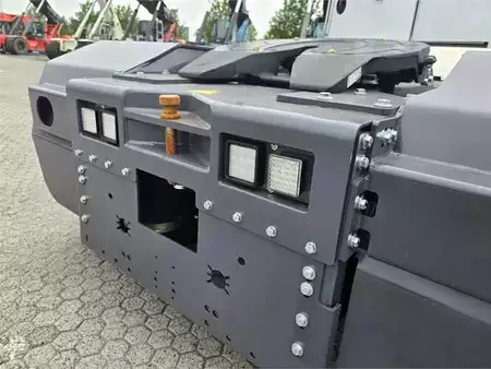 Trator de terminal  MAFI R336 4x4 (10)