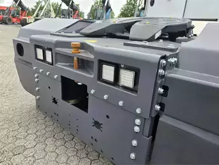 Trator de terminal  MAFI R336 4x4 (10)