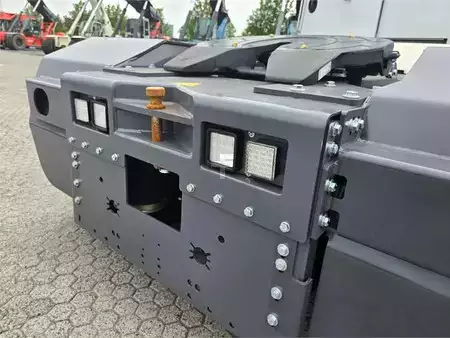 Trator de terminal  MAFI R336 4x4 (10)