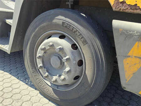 Terminal tractor 2009  Terberg YT182 (14)